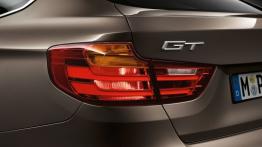 BMW serii 3 GT - lewy tylny reflektor - włączony
