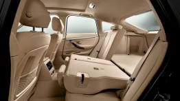BMW serii 3 GT - tylna kanapa złożona, widok z boku