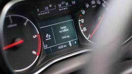 Opel Zafira Tourer - koniec z nudą na szkolnym parkingu