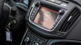 Opel Zafira Tourer - koniec z nudą na szkolnym parkingu