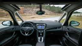 Opel Zafira Tourer - koniec z nudą na szkolnym parkingu