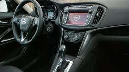 Opel Zafira Tourer - koniec z nudą na szkolnym parkingu