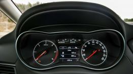 Opel Zafira Tourer - koniec z nudą na szkolnym parkingu