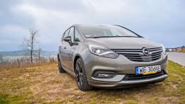 Opel Zafira Tourer - koniec z nudą na szkolnym parkingu