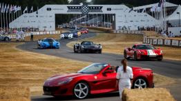 Szybkie ściganie podczas Festiwalu Szybkości w Goodwood