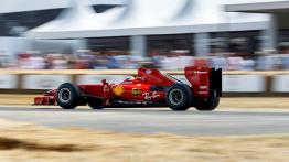 Szybkie ściganie podczas Festiwalu Szybkości w Goodwood