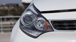 Kia Rio 2011 Hatchback 5d - prawy przedni reflektor - wyłączony