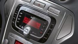 Ford Mondeo 2007 4d - radio/cd/panel lcd