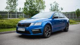 Jak bezpiecznie i profesjonalnie czyścić samochód?