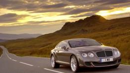 Bentley Continental GT Speed - widok z przodu