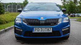 Jak bezpiecznie i profesjonalnie czyścić samochód?