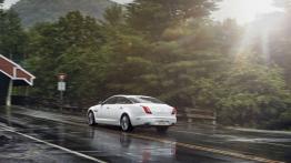 Jaguar XJ AWD - widok z tyłu