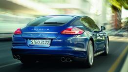Porsche Panamera S Hybrid - tył - reflektory włączone