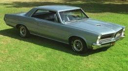 Ognisty ptak wodza Siuksów - Pontiac Firebird