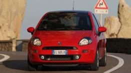 Fiat Punto 2012 - przód - reflektory włączone