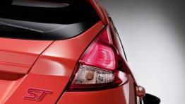 Ford Fiesta ST Concept 5d - prawy tylny reflektor - włączony