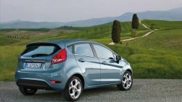 Ford Fiesta VII Hatchback 5d - tył - reflektory wyłączone
