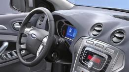 Ford Mondeo 2007 4d - kokpit