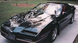 Ognisty ptak wodza Siuksów - Pontiac Firebird