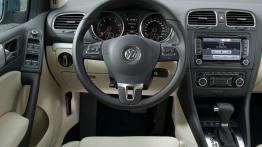 Volkswagen Golf VI Hatchback 3D - kokpit