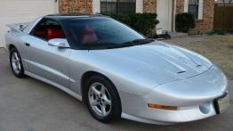 Ognisty ptak wodza Siuksów - Pontiac Firebird