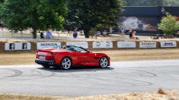 Szybkie ściganie podczas Festiwalu Szybkości w Goodwood