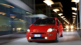 Fiat Punto 2012 - przód - reflektory włączone