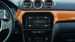 Suzuki Vitara 2015 Rugged - konsola środkowa