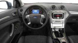 Ford Mondeo 2007 4d - kokpit