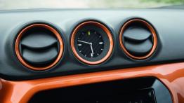 Suzuki Vitara 2015 Rugged - zegarek na desce rozdzielczej