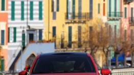 Fiat Punto 2012 - przód - reflektory włączone