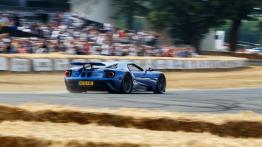 Szybkie ściganie podczas Festiwalu Szybkości w Goodwood