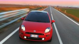 Fiat Punto 2012 - przód - reflektory włączone