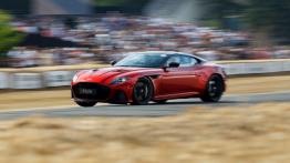 Szybkie ściganie podczas Festiwalu Szybkości w Goodwood