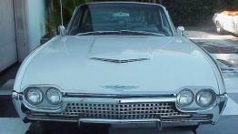 Ford Thunderbird - widok z przodu