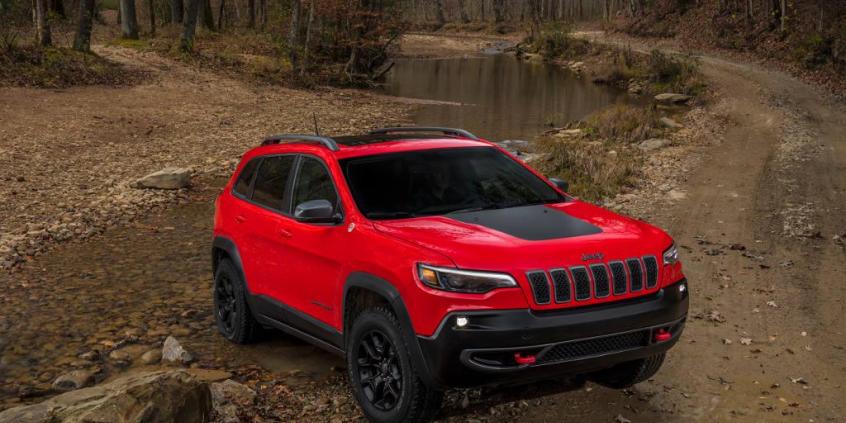 Odświeżony Jeep Cherokee z nowym silnikiem