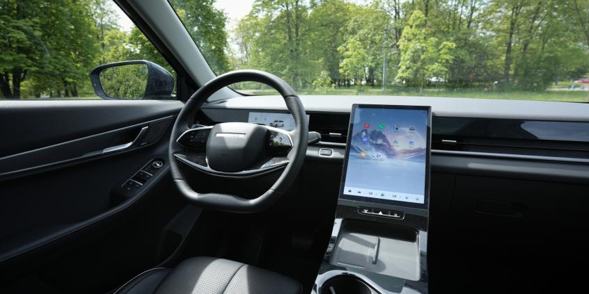 Jaecoo 5 1.6 T-GDI DCT Premium celuje w mainstream. Całkiem nieźle mu to idzie, choć rewolucji nie ma