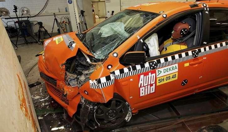 Pierwszy crashtest używanej hybrydy