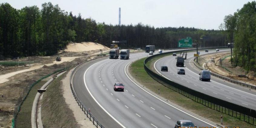 Spore opóźnienia i zerwanie kontraktu na ważnej drodze dla warszawiaków