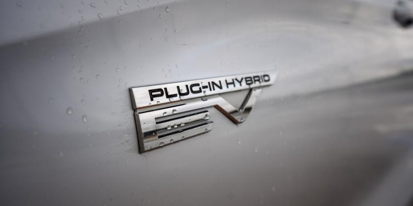 Hybrydy plug-in emitują prawie tyle co samochody spalinowe. Nowy raport nie pozostawia złudzeń