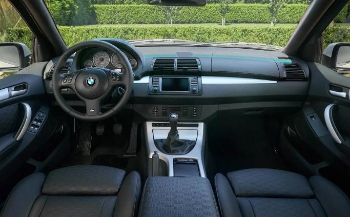 Takiego BMW X5 jeszcze nie było. V10 z M5 i sześciobiegowy manual