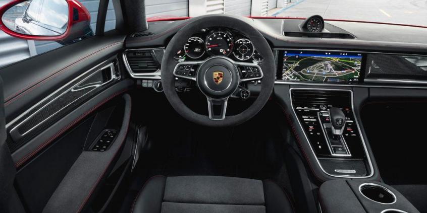 Porsche Panamera GTS. Nie jest najmocniejsza, ale i tak robi wrażenie