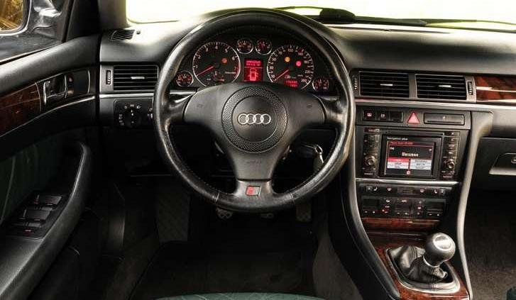 Audi A6 2.4 V6: Pozornie na każdą kieszeń