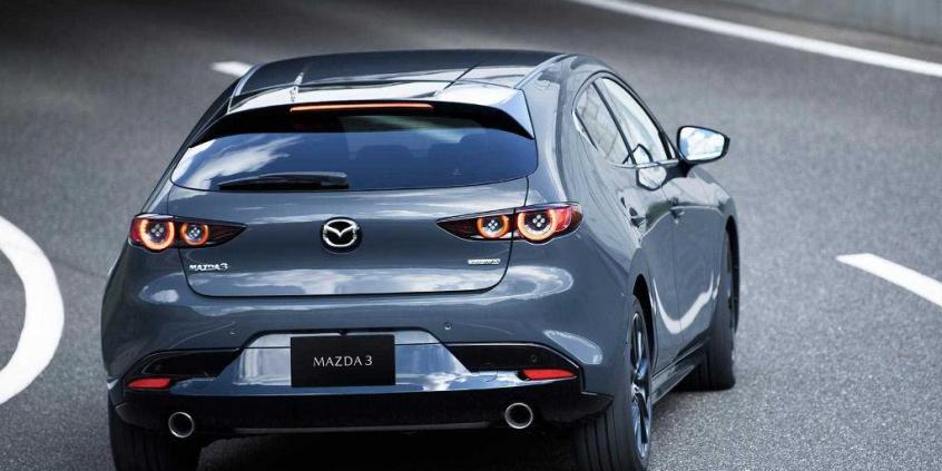 Nowa Mazda 3 w dwóch odmianach debiutuje w LA