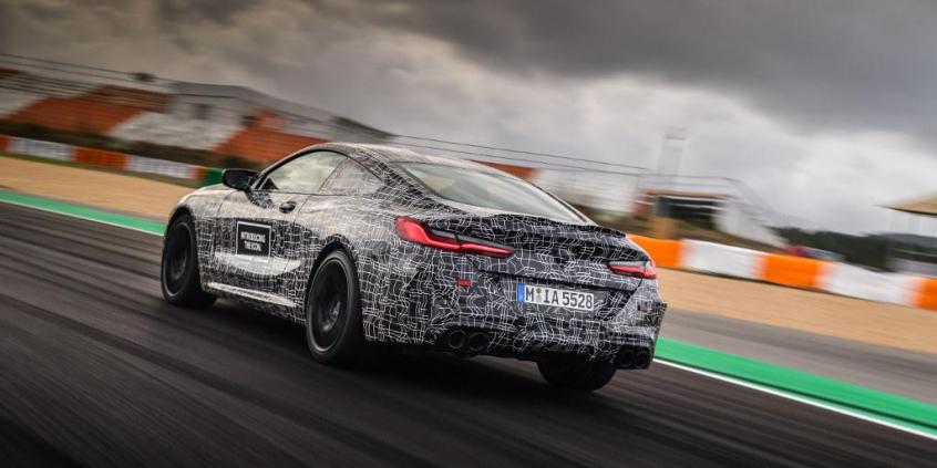 BMW M8 przed ostatnią prostą