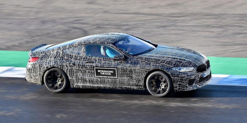 BMW M8 przed ostatnią prostą