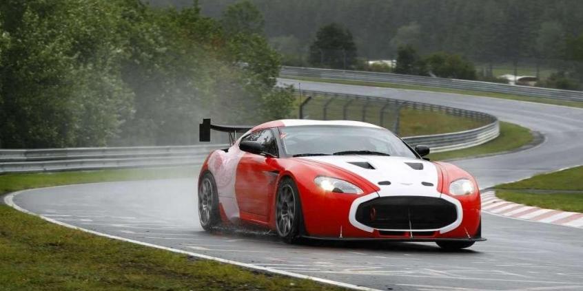 Aston Martin V12 Zagato - Moc dwóch garbów