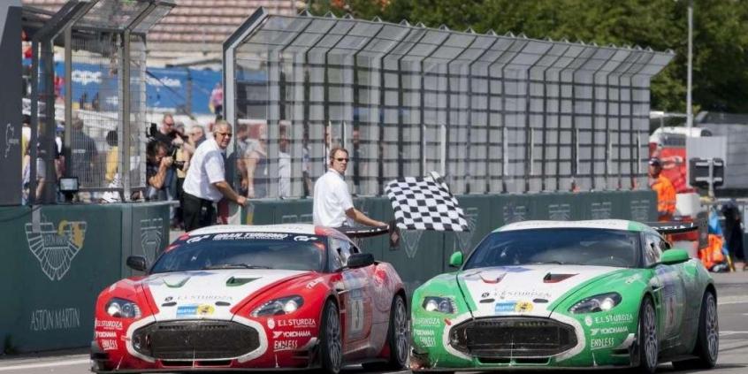 Aston Martin V12 Zagato - Moc dwóch garbów