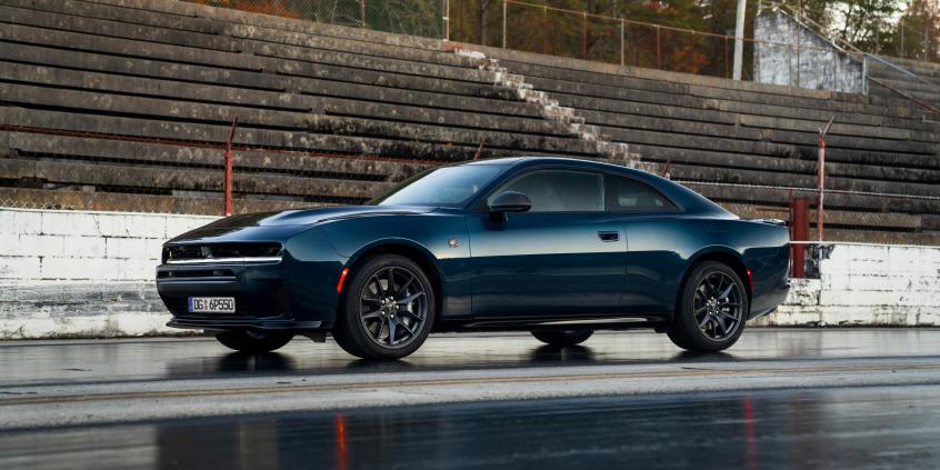 Legendarny muscle car oficjalnie wjeżdża do Europy! Oto Dodge Charger w wersji Sixpack i Daytona