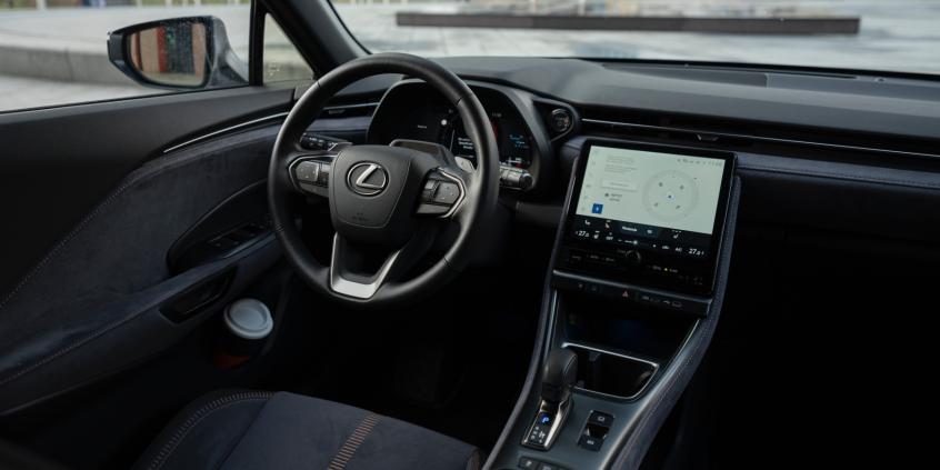 Lexus LBX E-Four Cool to wyjątkowe połączenie Mini i Toyoty. Ideał miejskiego premium